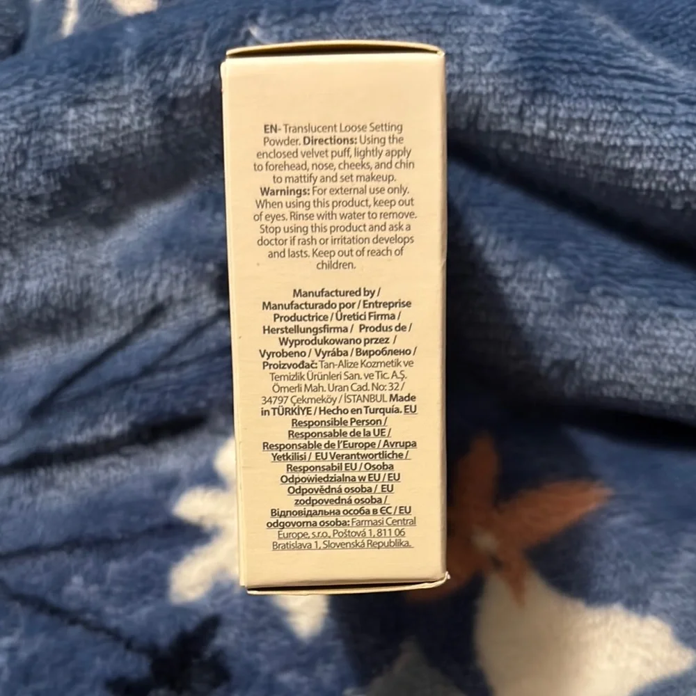 Farmasi Translucent Loose Powder in Cream Box